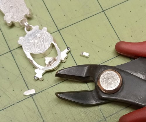 Judy Larson's Broken  AKA Bits and Pieces Dish Jewelry - , Metalwork, Filing, Finishing, Tumbling, Tumble, Tumbling Jewelry, Butane Torch, Soldering, Solder, Design, cut the t bar to the right length